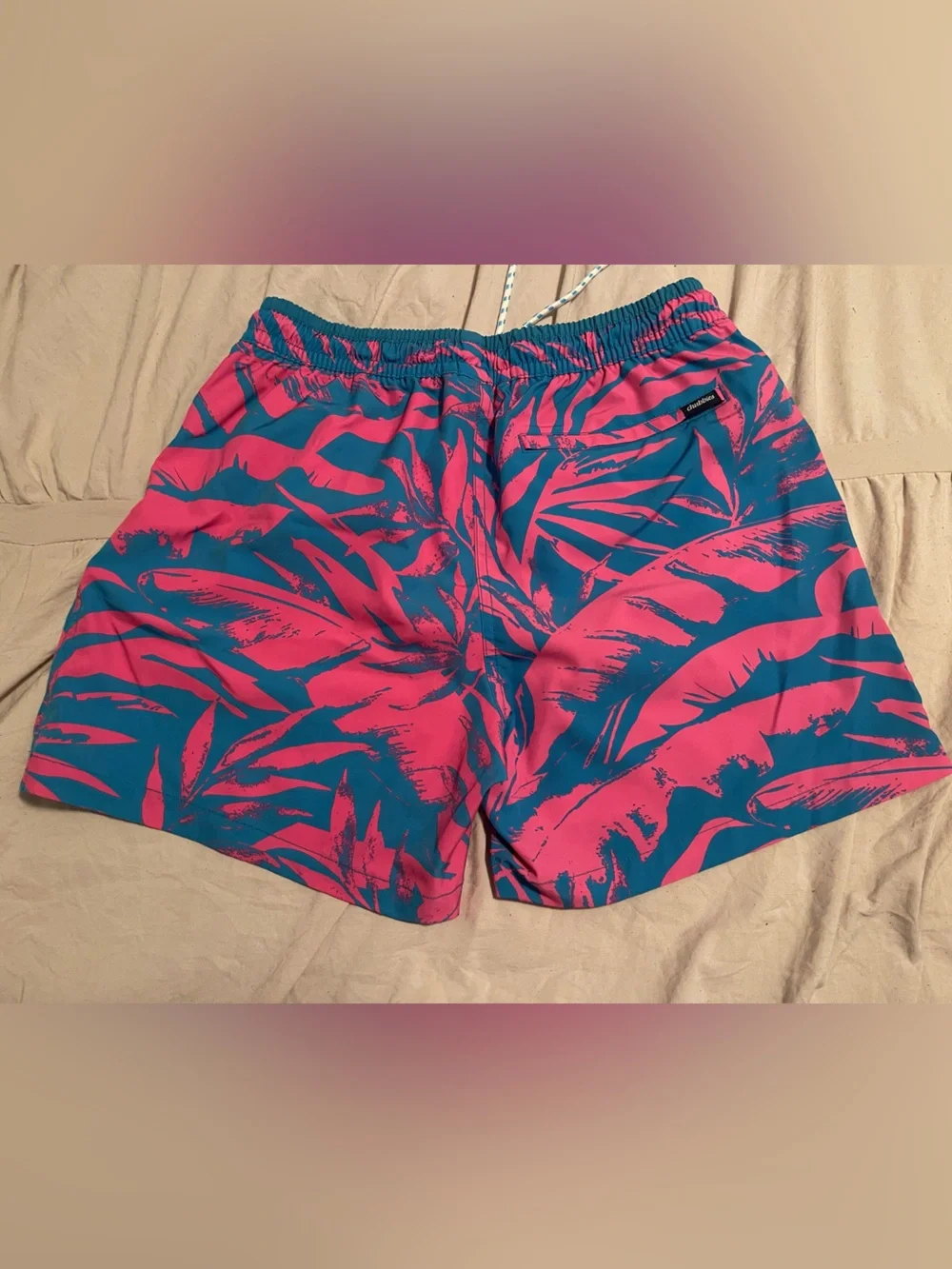 Chubbies Men’s 5.5 SwimTrunks Palm Springs Pink Blue Tropical Palm Leaf M